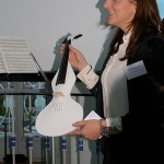 5. Sounddesignforum - Frankfurter Tor - Lounge im Turm - Gerda Hopfgartner präsentiert einen Prototyp der GAVARI-Geige